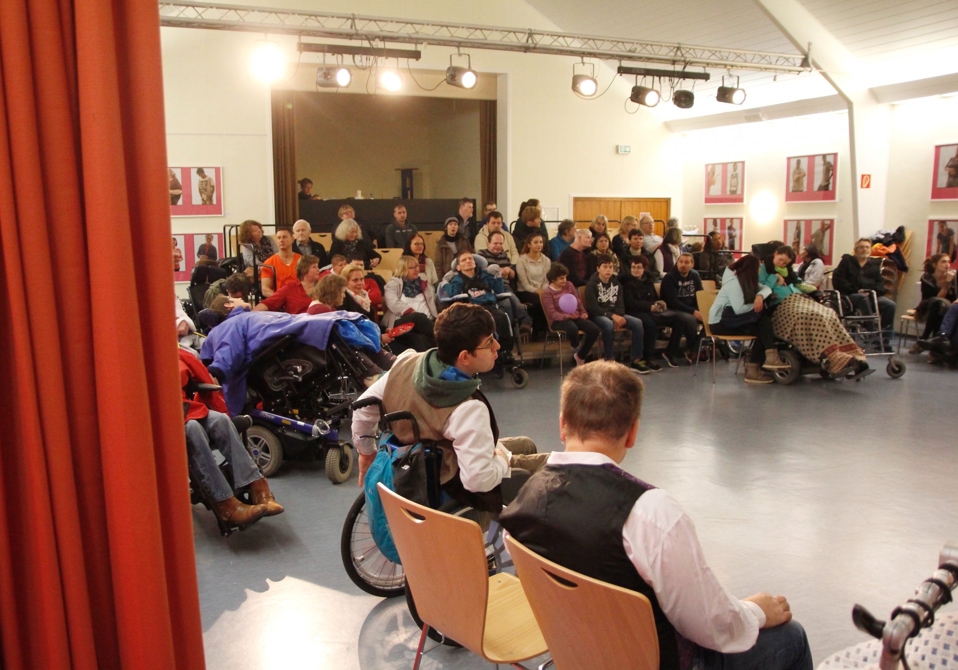 Zuschauer im Martins-Saal