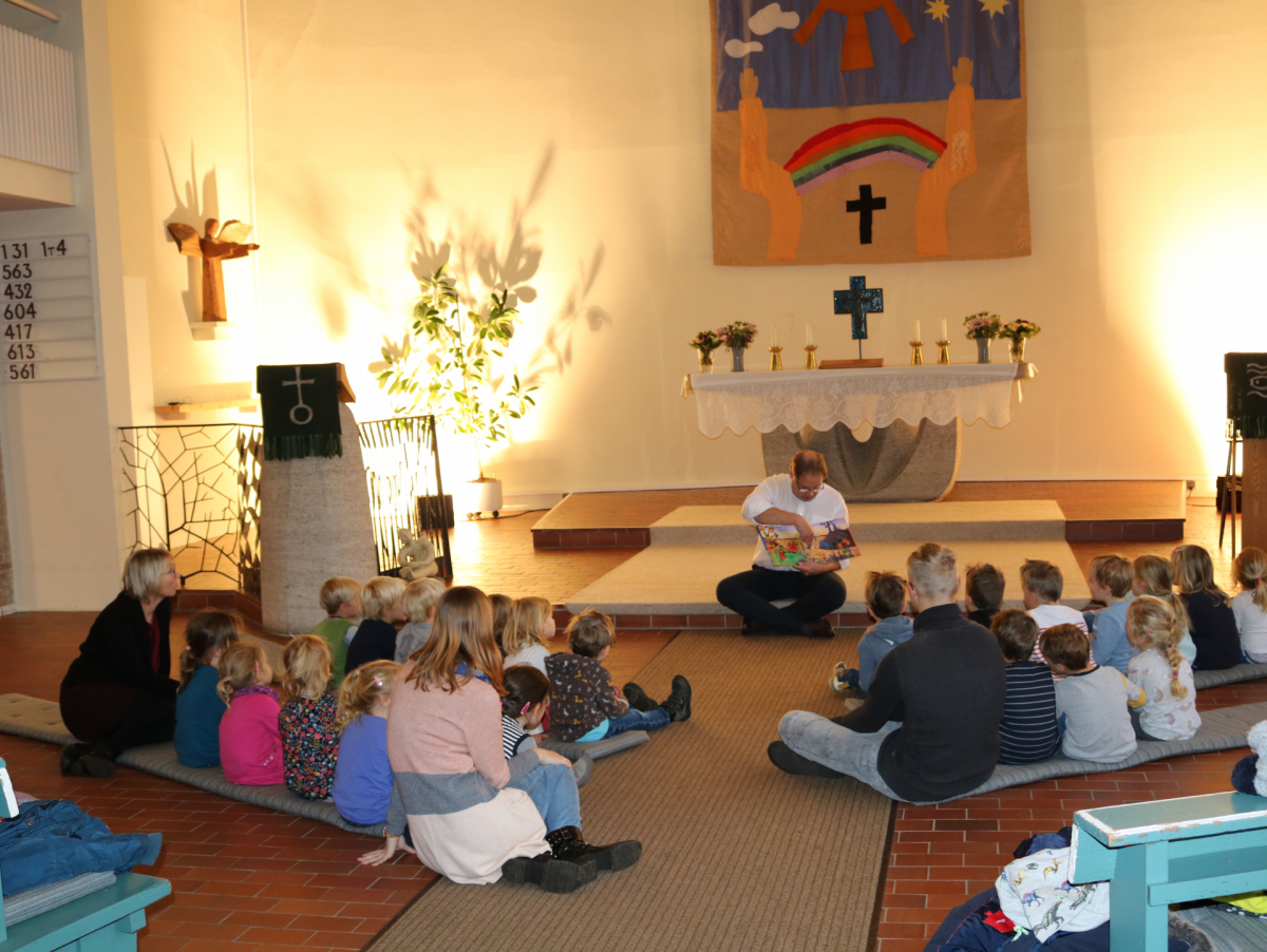 Der "Lese-Bär" liest